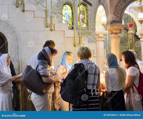 Jerusalem Israel 11 June 2017 Pilgrims Light Candles In The Sa