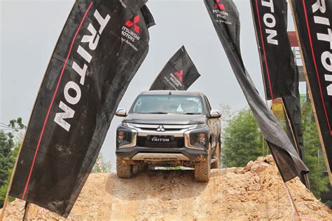 Mitsubishi New Triton Carmudi Indonesia