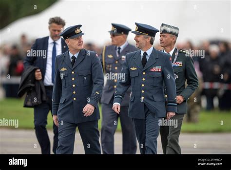 El Pr Ncipe Heredero Frederik Es Recibido Por El Jefe Del Ala De Cazas