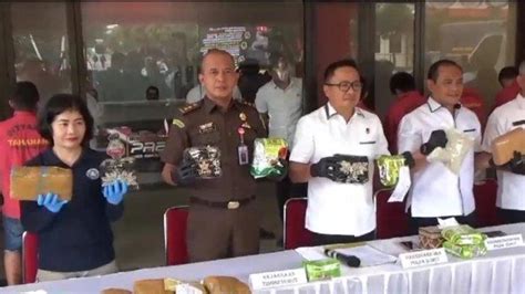 Polisi Dan Kejaksaan Rebus Dan Bakar Puluhan Kilogram Sabu Dan Ganja Di