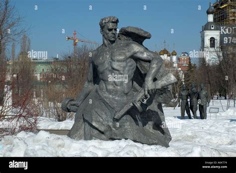 Old Statues In The Graveyard Of Fallen Monuments In Moscow Stock Photo