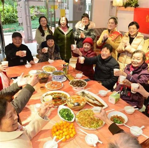 爱心年夜饭，温暖一座城！老人福州鼓楼