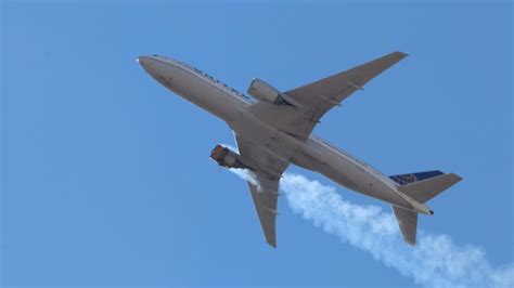 Boeing grounds 777s after engine fire - Euractiv