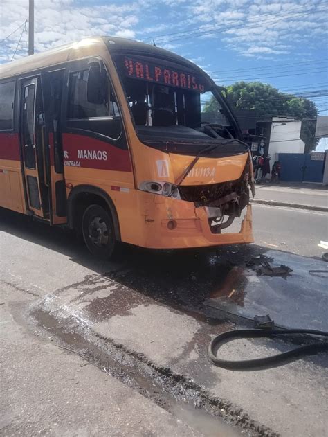 Notícias Motorista de micro ônibus amarelinho visivelmente embriagado