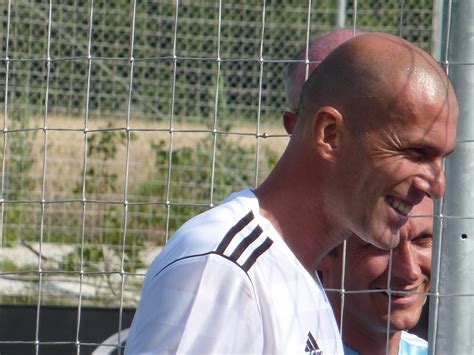 Allenatore Napoli Zinedine Zidane Il Nome Nuovo Di De Laurentiis