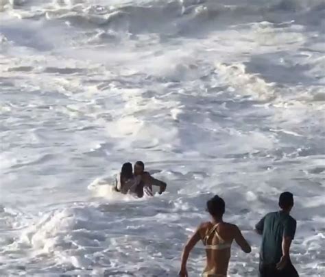 Pro Surfer Rushes Into Ocean Near Oahu To Make Dramatic Rescue Abc News