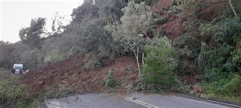 Queda De Barreira Interdita Rodovia Sc Na Serra Do Panel O Entre