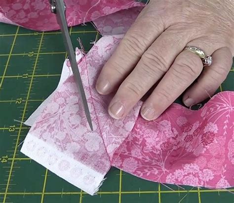 Machine Binding A Quilt A Step By Step Illustrated Guide For Beginners With Video Quilt