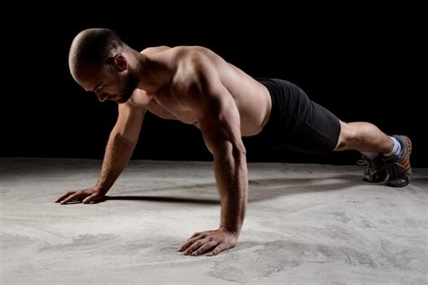 Flexiones De Brazo Con Aplauso C Mo Hacerlas Y Qu M Sculos Trabaja