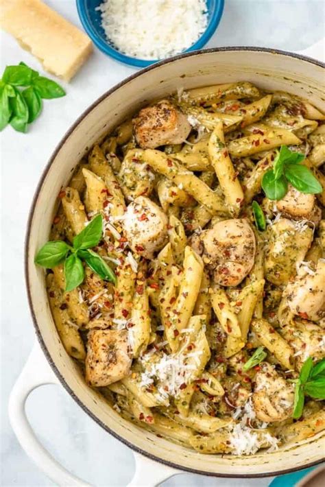 Pâtes crémeuses au poulet et au pesto Il Quadrifoglio Restaurant