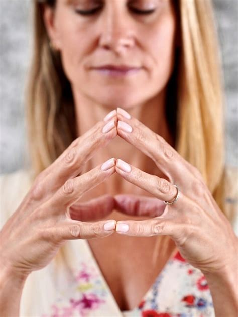 Hakini Mudra For Brain Power How To Do And Benefits