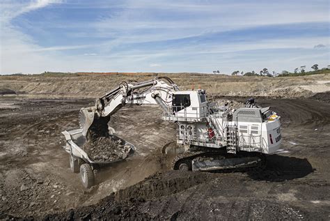 Liebherr formally introduces R 9300 mining excavator to the market ...