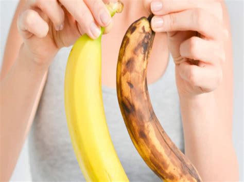 How To Use Overripe Bananas 5 Ways To Use घर में रखा केला पककर काला पड़ने लगा है तो उसे फेंकने