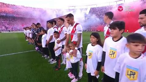 Video El Histórico Y Emotivo Recibimiento De Los Hinchas De River Ante