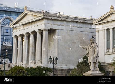 La Universidad Nacional Y Kapodistriana De Atenas En Panepistimio Es