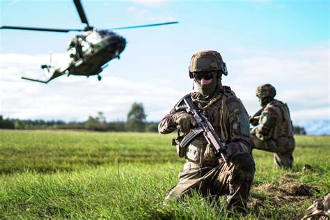 Hautes Pyrénées Les artilleurs parachutistes de Tarbes entrent en