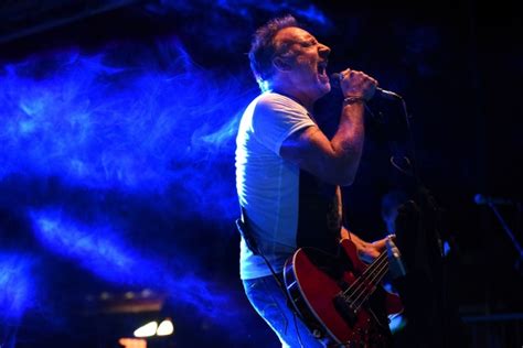 Peter Hook Nica Apresenta O No Brasil Apresentando Cl Ssicos Do New