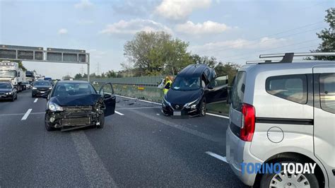 Collegno Incidente Tangenziale Auto Su Jersey Cemento Ottobre