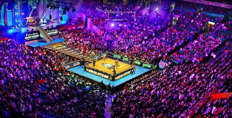 Regresan los aficionados a la Lucha Libre en la Arena México