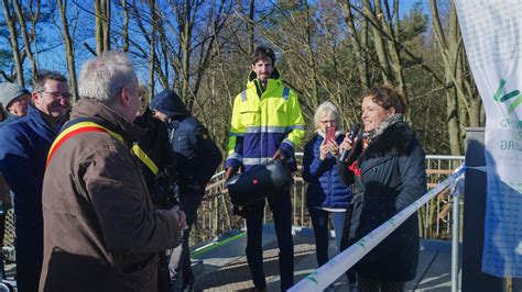 Minister Peeters Opent Eerste Fietsbrug Over Noord Zuidverbinding In