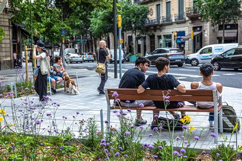 Escenas Inesperadas De La Superilla Del Eixample FOTOS