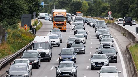 Gro E Regionale Unterschiede Pkw Dichte Steigt In Deutschland Auf