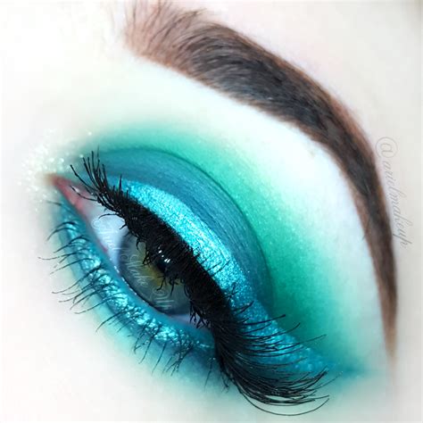 Simple Mermaid Eye Makeup