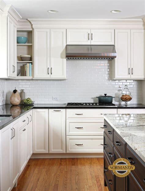 Transitional Style Kitchen With Overlay Cabinet Fronts