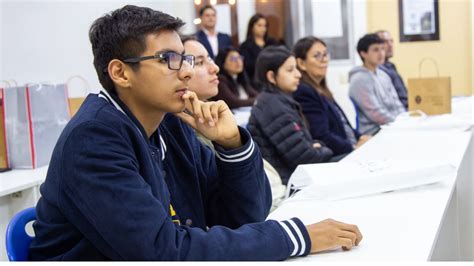 Escolares Sus Padres Y Egresados Participan En UDEP Vocacional En