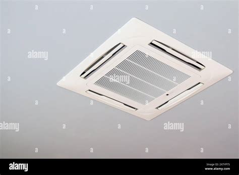 Modern Ceiling Mounted Cassette Type Air Conditioning System Stock