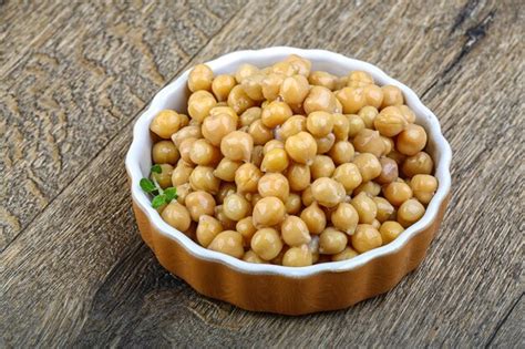 Premium Photo | Canned chickpeas