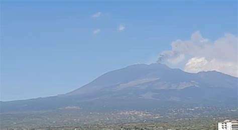 Etna Cessata Emissione Di Cenere Dal Nuovo Cratere Di Sud Est La Sicilia