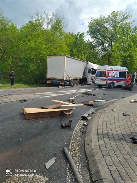 Wypadek śmiertelny w gminie Gielniów Zderzyły się trzy auta dwie