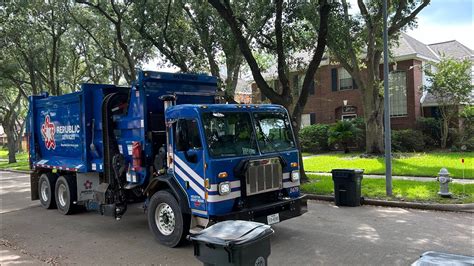 Republic Services Brand New Peterbilt Mcneilus Zr On Trash