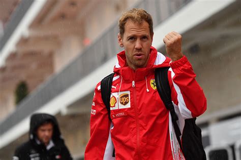 Vettel se complica la vida sanción por no aminorar en bandera roja