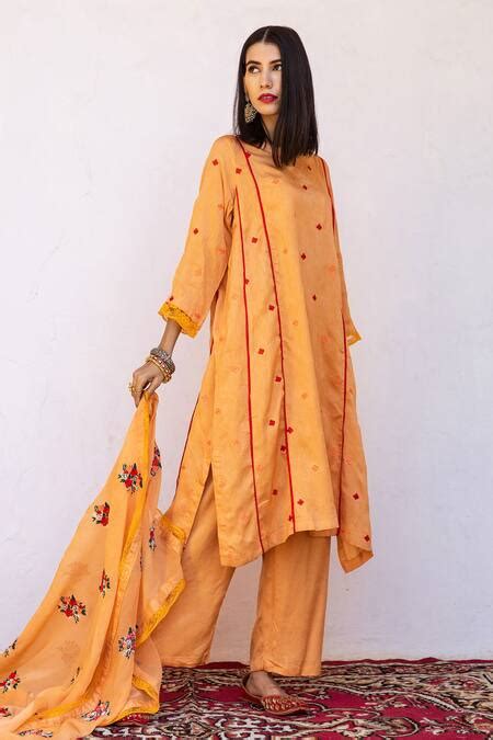 Buy Orange Kurta And Pant Raw Silk Embroidered Floral Notched Amaira