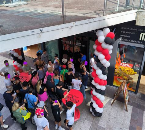 Opening Mangal D Ner Kebab Von Lukas Podolski In Stuttgart