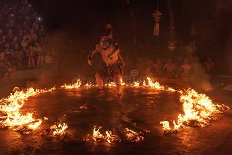 Uluwatu Kecak Und Feuer Tanz Bali Indonesien Redaktionelles