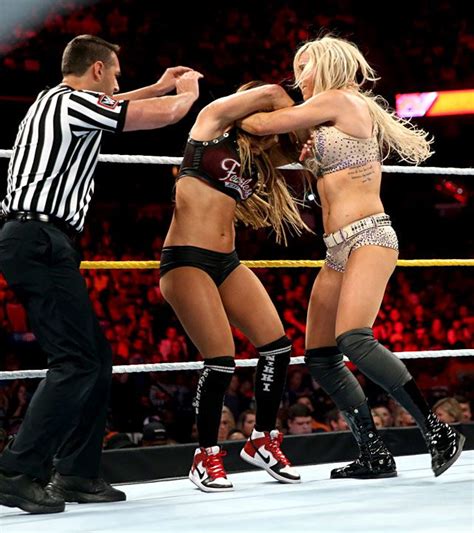 Raw Charlotte Vs Nikki Bella Divas Championship Match