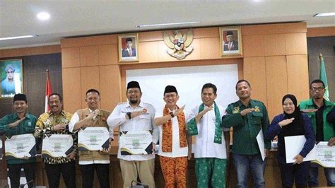 Senyum Semringah Petinggi Parpol Di Kabupaten Bekasi Dapat Bantuan