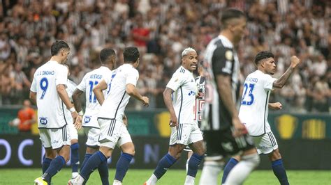 Após primeiro tempo ruim Cruzeiro busca empate contra o Atlético na