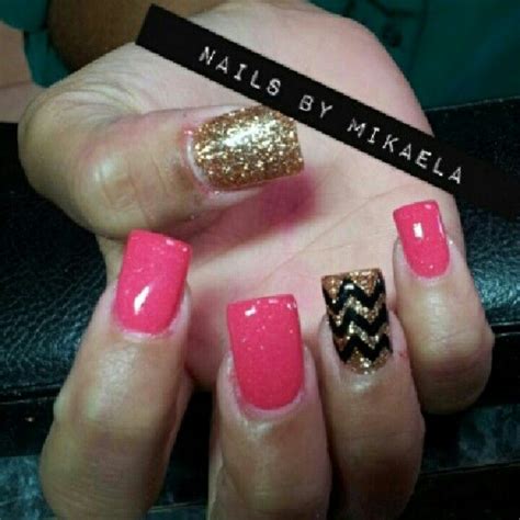 Gold Nails With Black Chevrons Nails Gold Nails Black Chevron