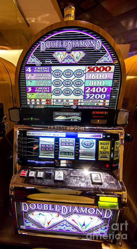 Double Diamond Slot Machine at Lumiere Place Casino Photograph by David ...