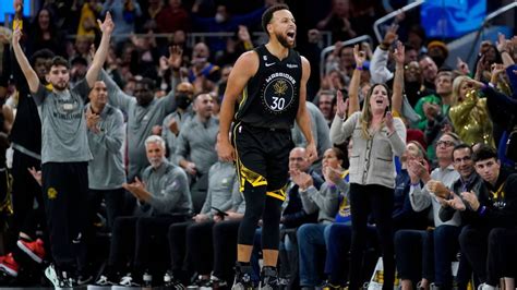 Stephen Curry Carries Warriors Again Has 40 In Comeback Win Espn