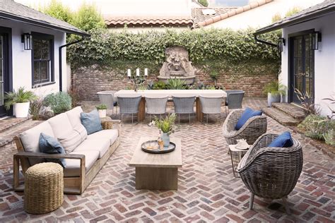 19 Courtyard Garden Ideas That Maximise A Small Paved Outdoor Space