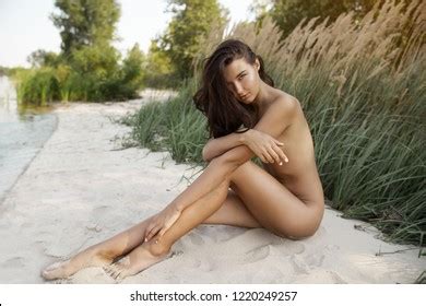 Nude Beautiful Woman On Nudist Beach库存照片1220249257 Shutterstock