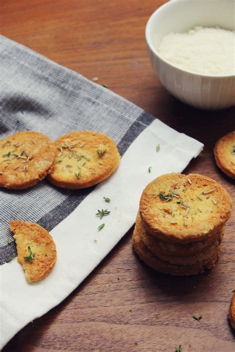 Petits sablés au parmesan thym romarin Söta Salt