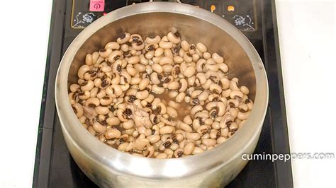 Karamani Kulambu Thatta Payaru Kulambu Black Eyed Peas Curry