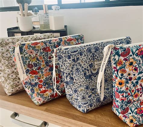 Grande trousse de toilette en Liberty véritable molletonnée et doublée