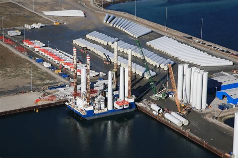 Vi Er Danmarks Mest Centrale Dybvandshavn Grenaa Havn